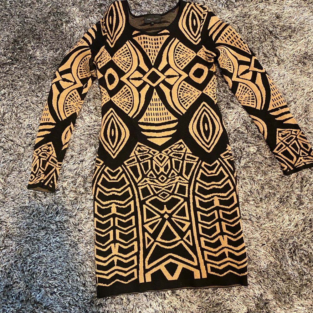 Bodycon Romeo and Juliet Dress - Picture 1 of 2